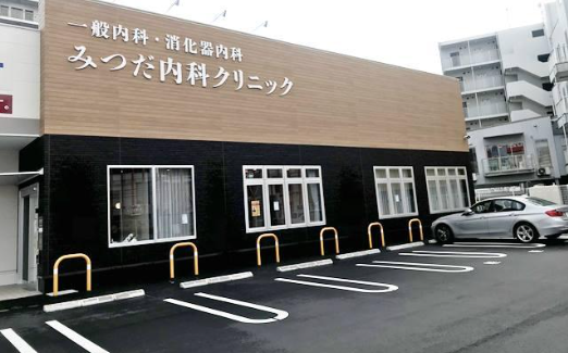 施設正面・駐車場5