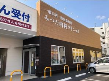 施設正面・駐車場6