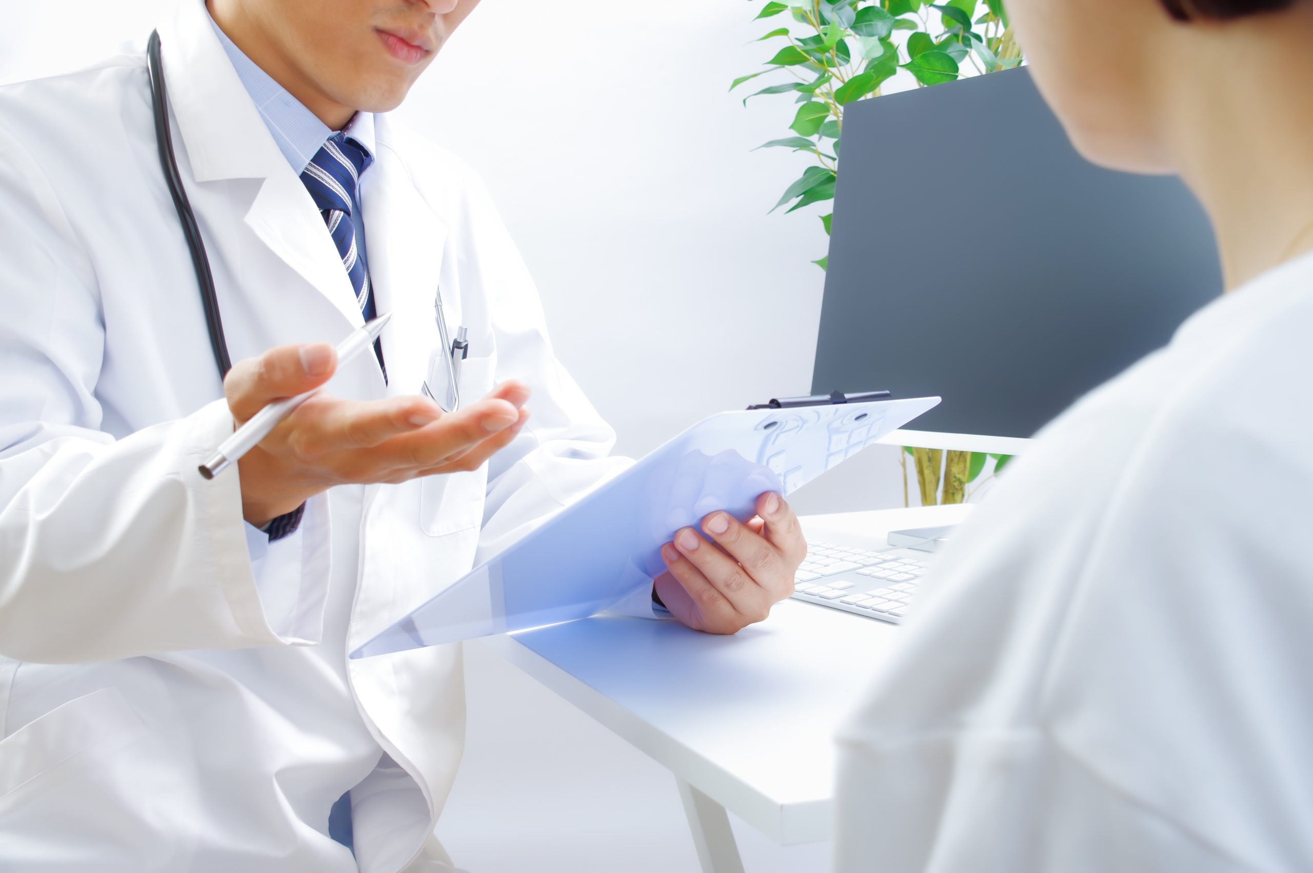 検査結果の説明をする医師のイメージ