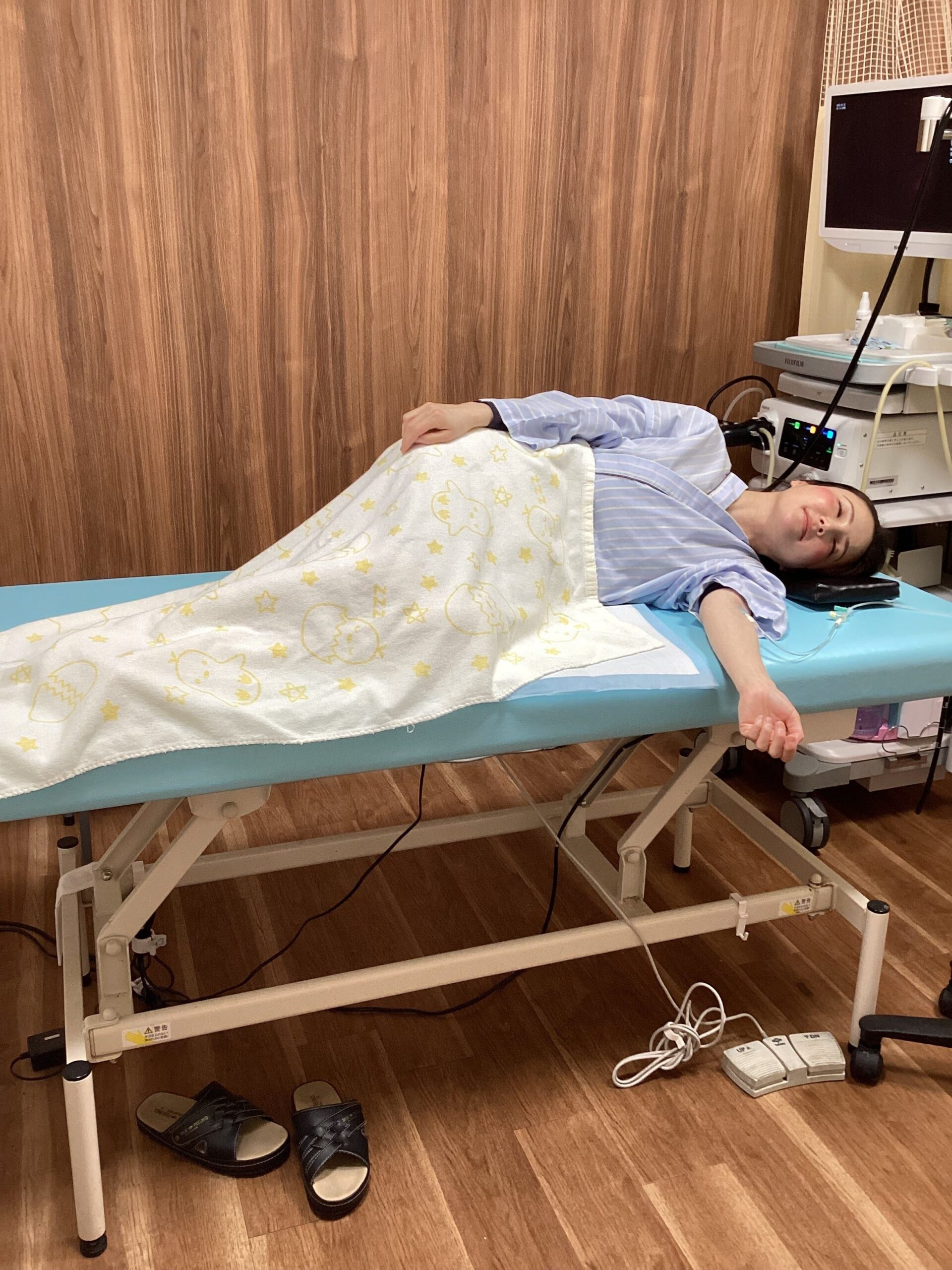 気持ちよさそうに眠る女性